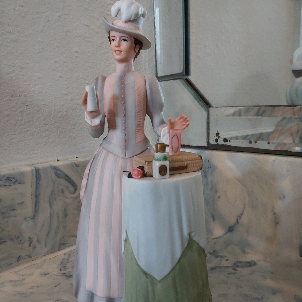 Avon Albee Award figure 1984 excellent condition President Club